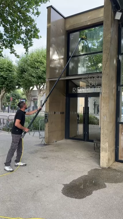 Service de nettoyage des vitres pour professionnels à Montélimar, Raon-l’Étape, AK CLEAN