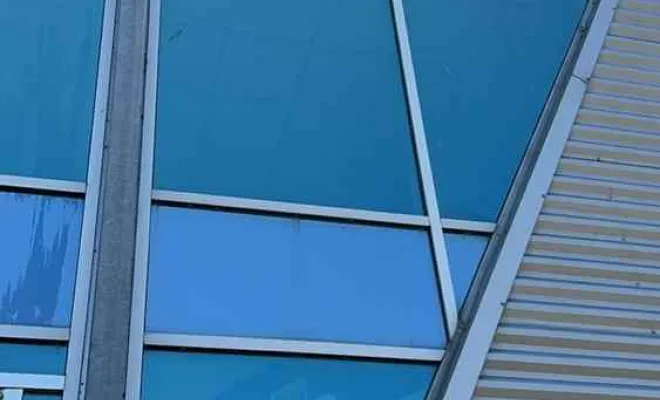 Nettoyage de vitre d’un immeuble professionnel à Raon-l’Étape, Raon-l’Étape, AK CLEAN