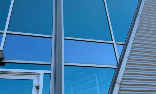 Nettoyage de vitre d’un immeuble professionnel à Raon-l’Étape, Raon-l’Étape, AK CLEAN